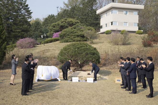 남북정상 기념식수(2018년 4월 27일)