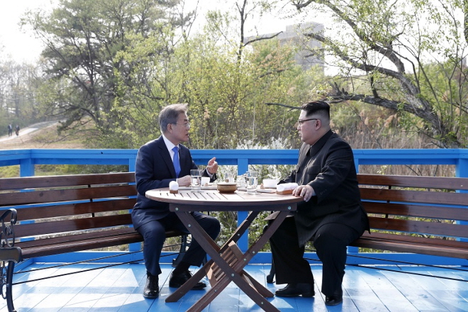 도보다리 산책(2018년 4월 27일)